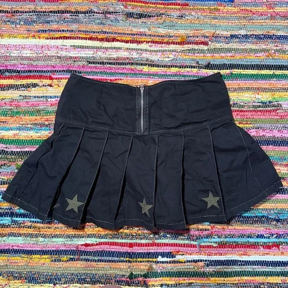 Tripp NYC Black Pleated Star & Moon Mini Skirt – Size XL - Picture 3 of 4